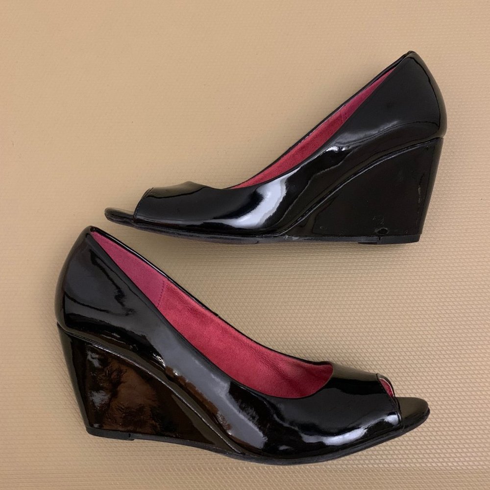 Chinese Laundry Patent Wedge Heels - Picture 2 of 6